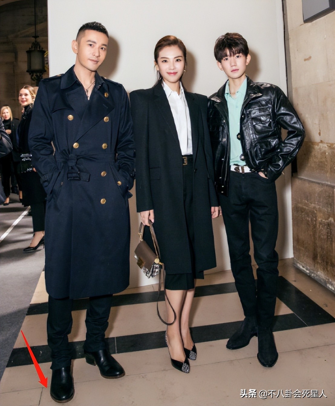 男人味也能“造假”？眉毛稀疏、画腹肌、贴鬓角，张艺兴差距最大