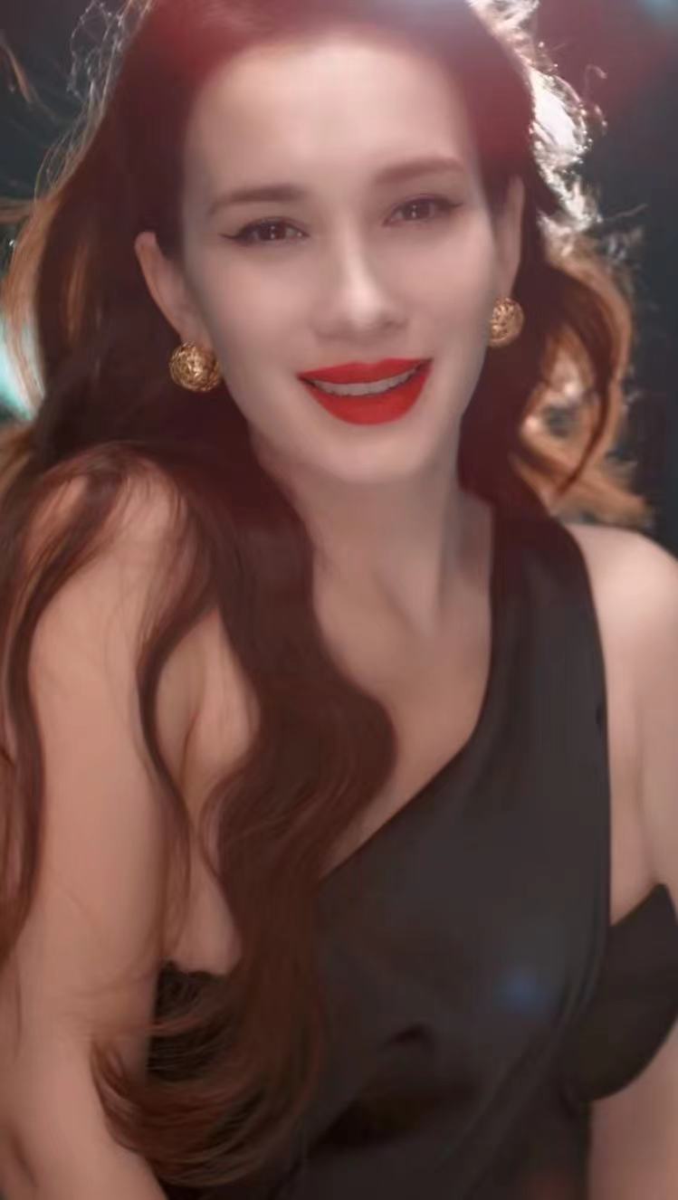 卢靖姗有魅力,卢靖姗一人分饰两角