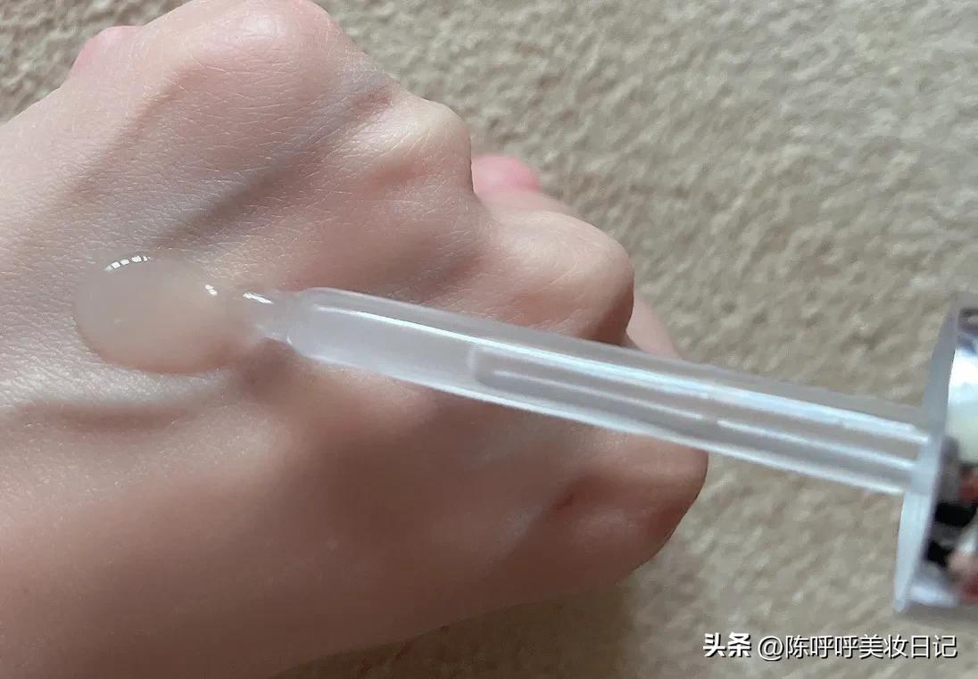 精华液的正确使用方法和步骤,精华液的正确使用方法介绍