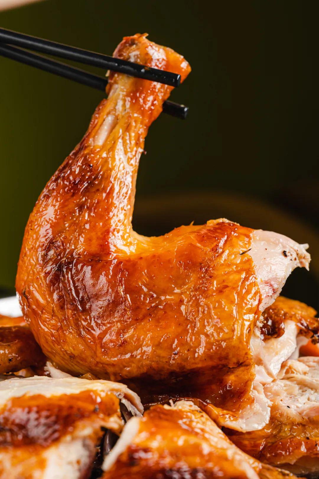 乌苏啤酒和蓝妹哪个好喝,和蓝妹啤酒同一档次的啤酒