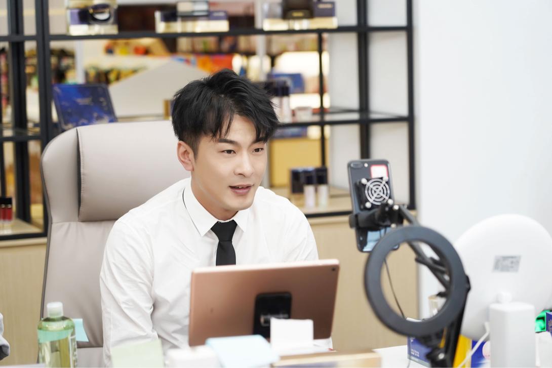 辛巴用直播电商助力乡村振兴,浙江天台圆梦助学公益达人陆慧平