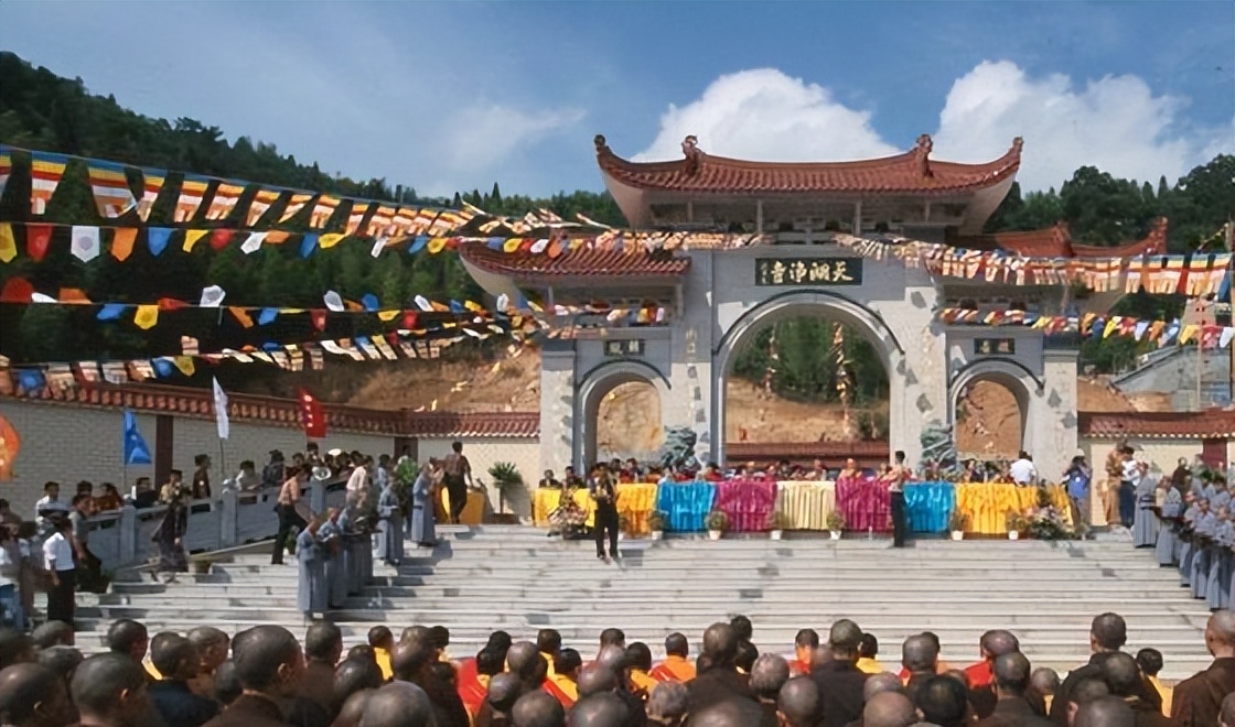 广东谭姓三姐妹遁入佛门,广东三姐妹出家传奇