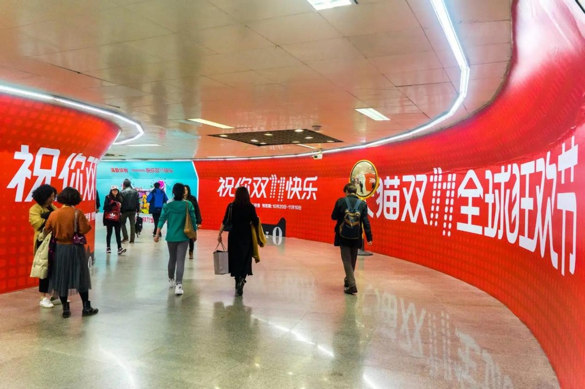 年轻人省钱成瘾，外媒接连报道，如今京东唯品会数据也印证