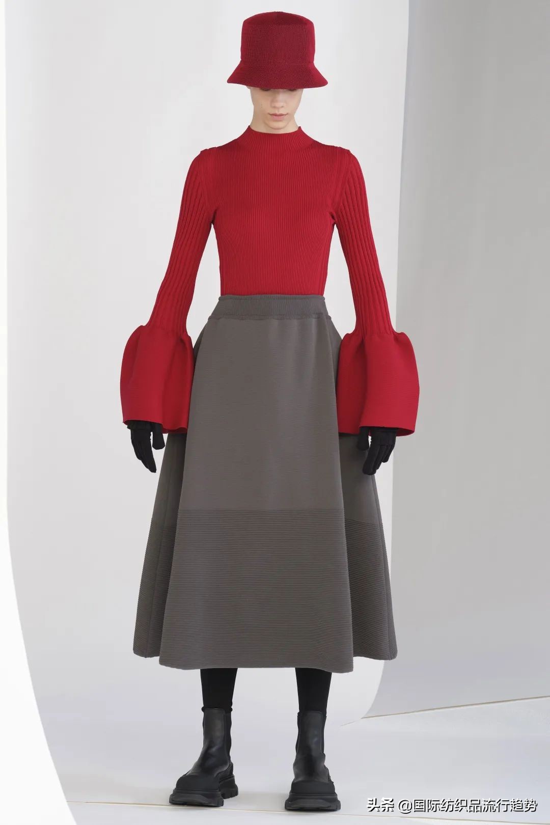 把服装当作思想的容器！看高桥祐介将美学融入到针织艺术中