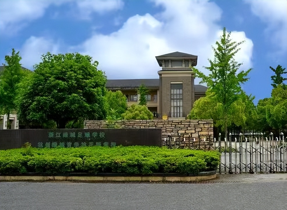 国足臭，联赛假，中国足球怎么了？