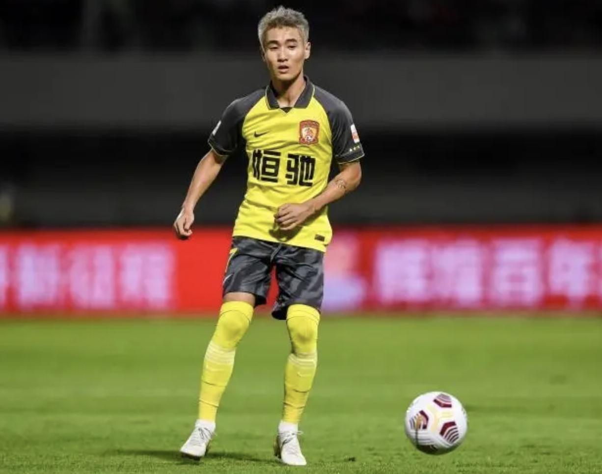 国足应大洗牌！5大核心老将离场，扶正新星才能进步