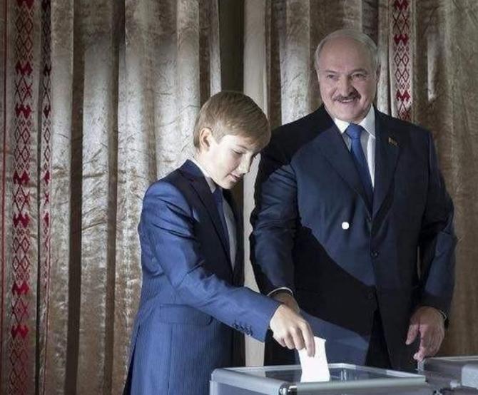 总统的糟糠之妻被分居27年，对方情人之子成第一儿子，很崇拜普京