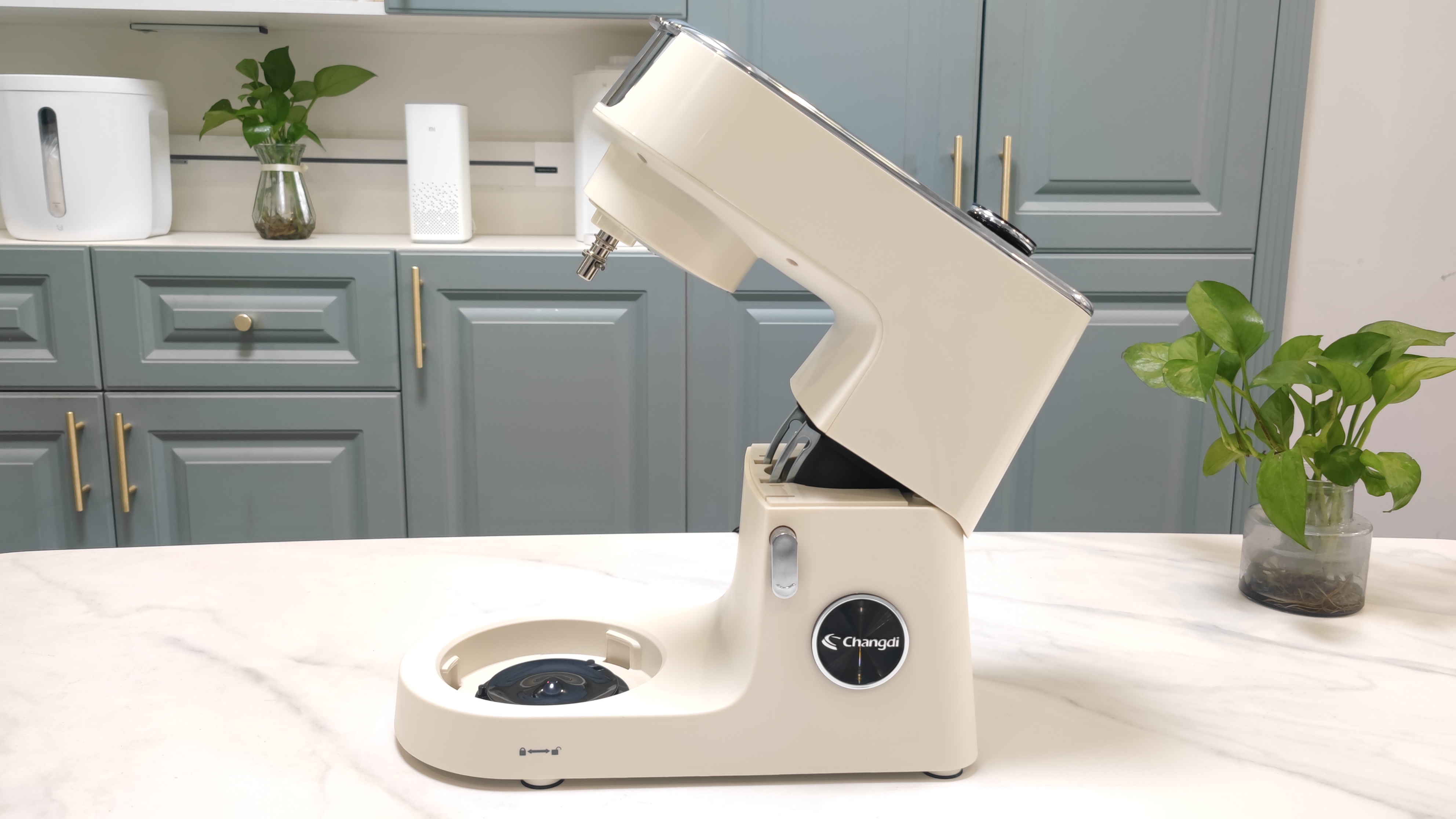 长帝企鹅顶顶和海氏m6哪个好,企鹅顶顶厨师机做蛋糕