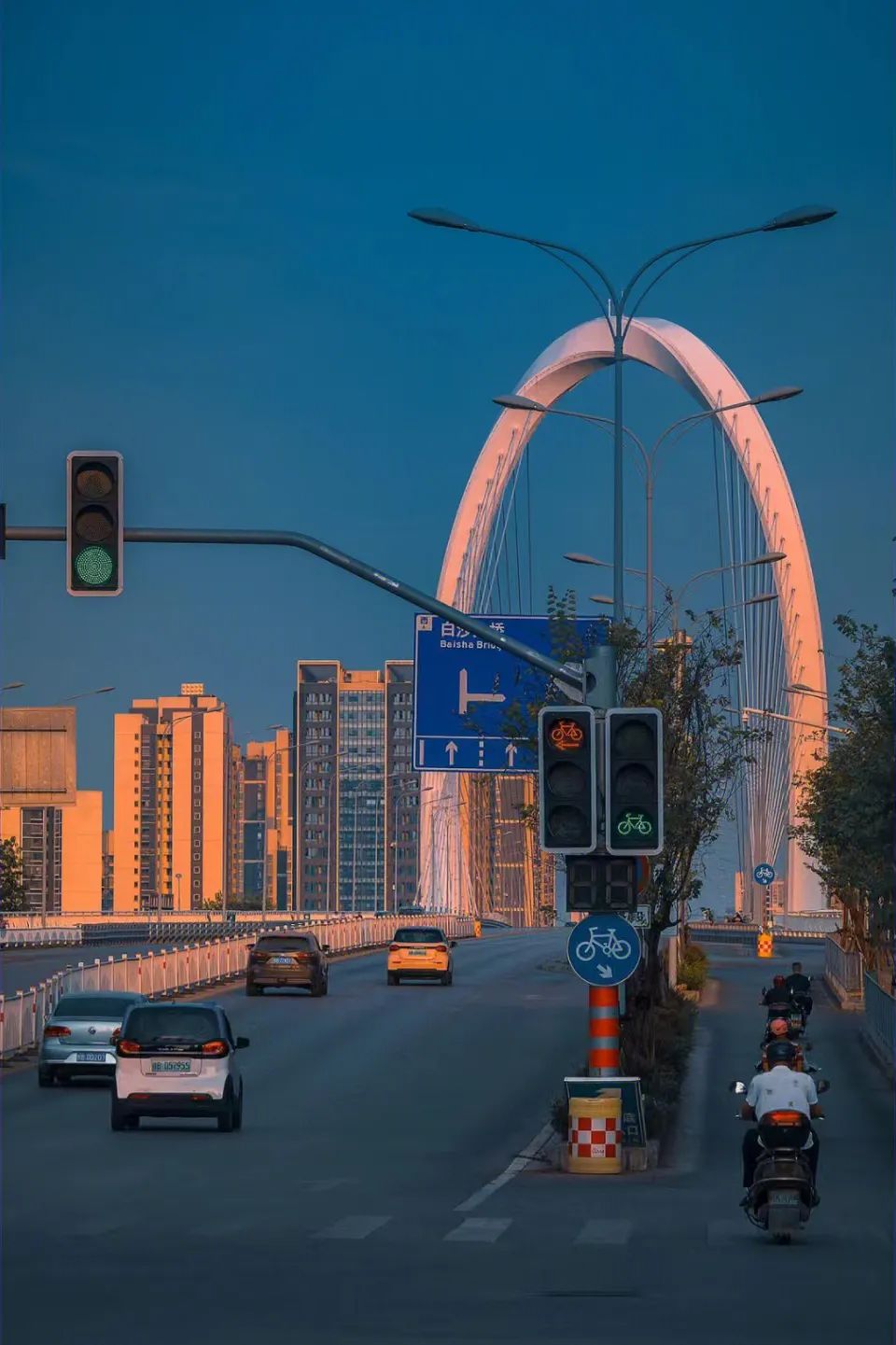 回到早睡早起的日子,回老家朝九晚五