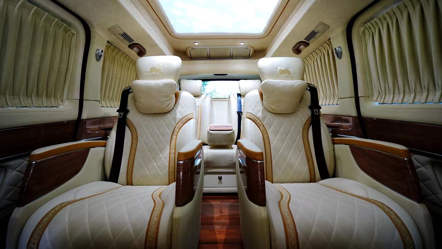 奔驰v980迈巴赫款价格,奔驰商务车详拍价格