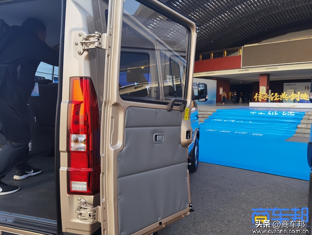 老款经典全顺跟依维柯得意怎么选,依维柯得意和经典全顺哪个更耐用