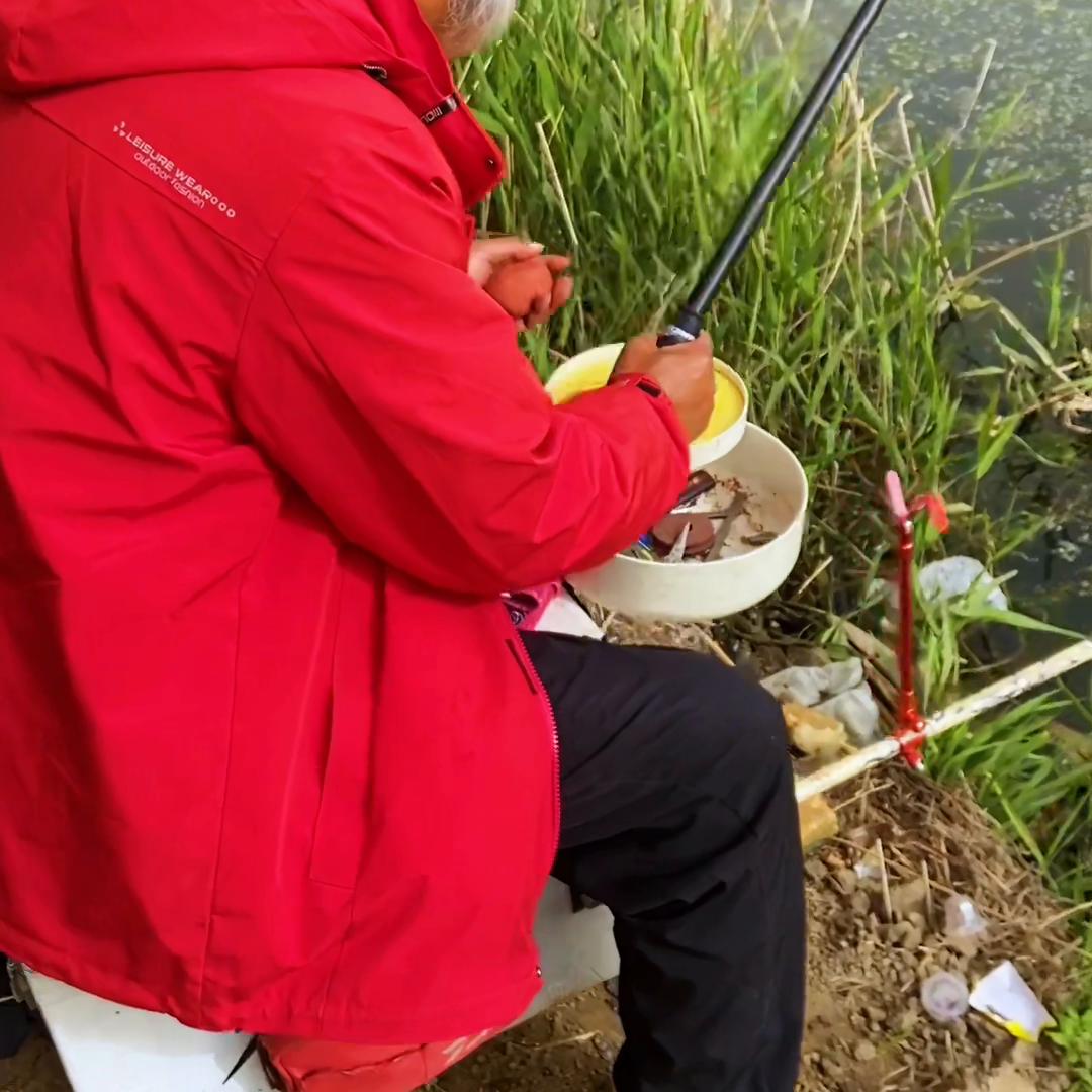 野钓鲫鱼调漂最佳方法李大毛,野钓鲫鱼拉饵调漂最佳方法视频