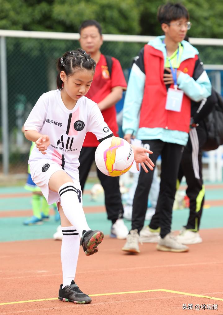 800余名“足球宝贝”在台州秀一场