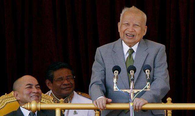 为何周总理的脸色勃然变化，并让罗瑞卿和刘亚楼等将领罚站？