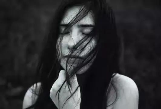 女性在被强奸后，第一时间应该做哪些事情？