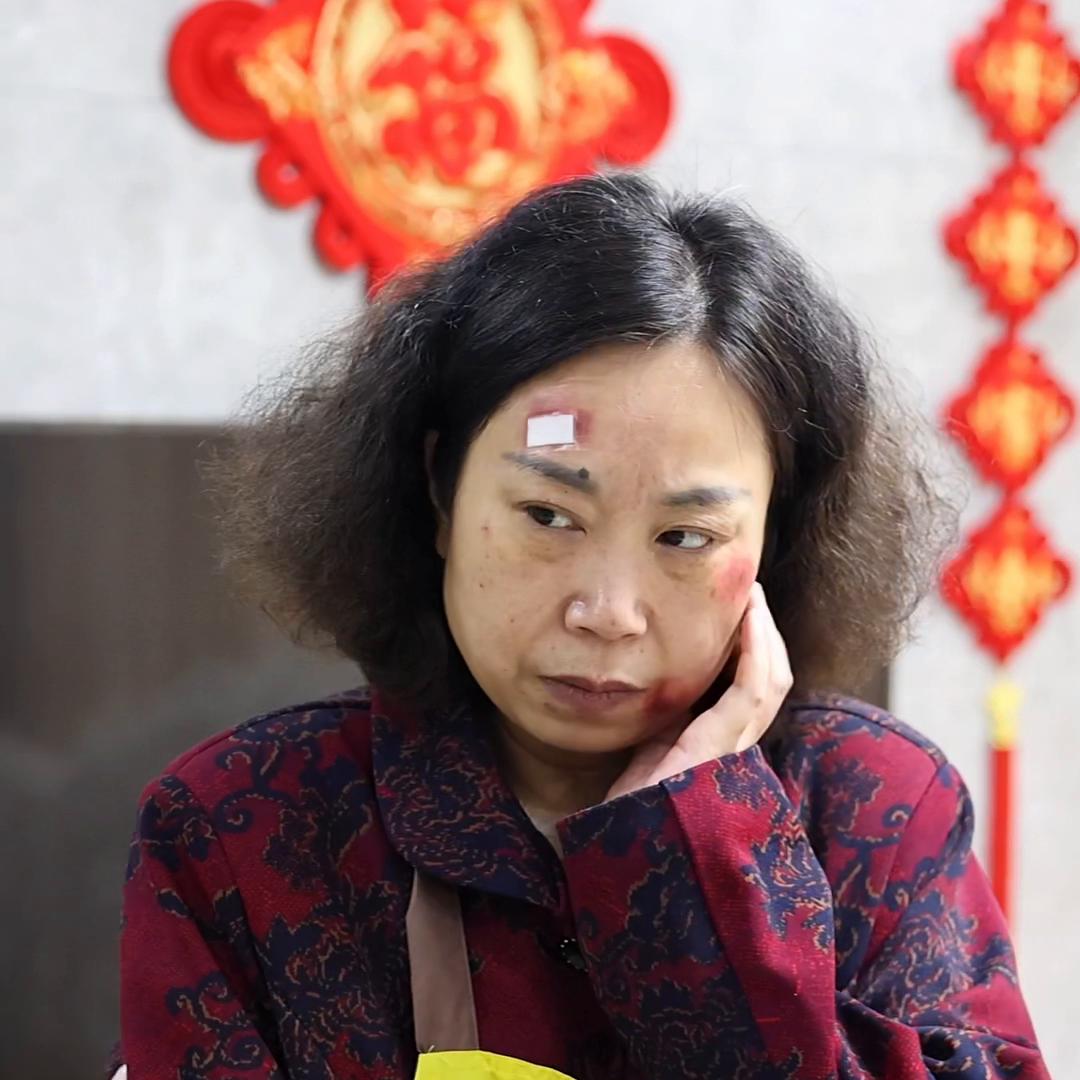 没有人性的后爸一家人，尽然这么对待我的亲妈！#防晒面罩