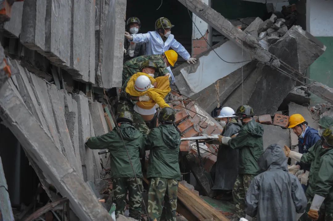 汶川地震15周年记录图片,汶川地震这些画面让人噙满泪水