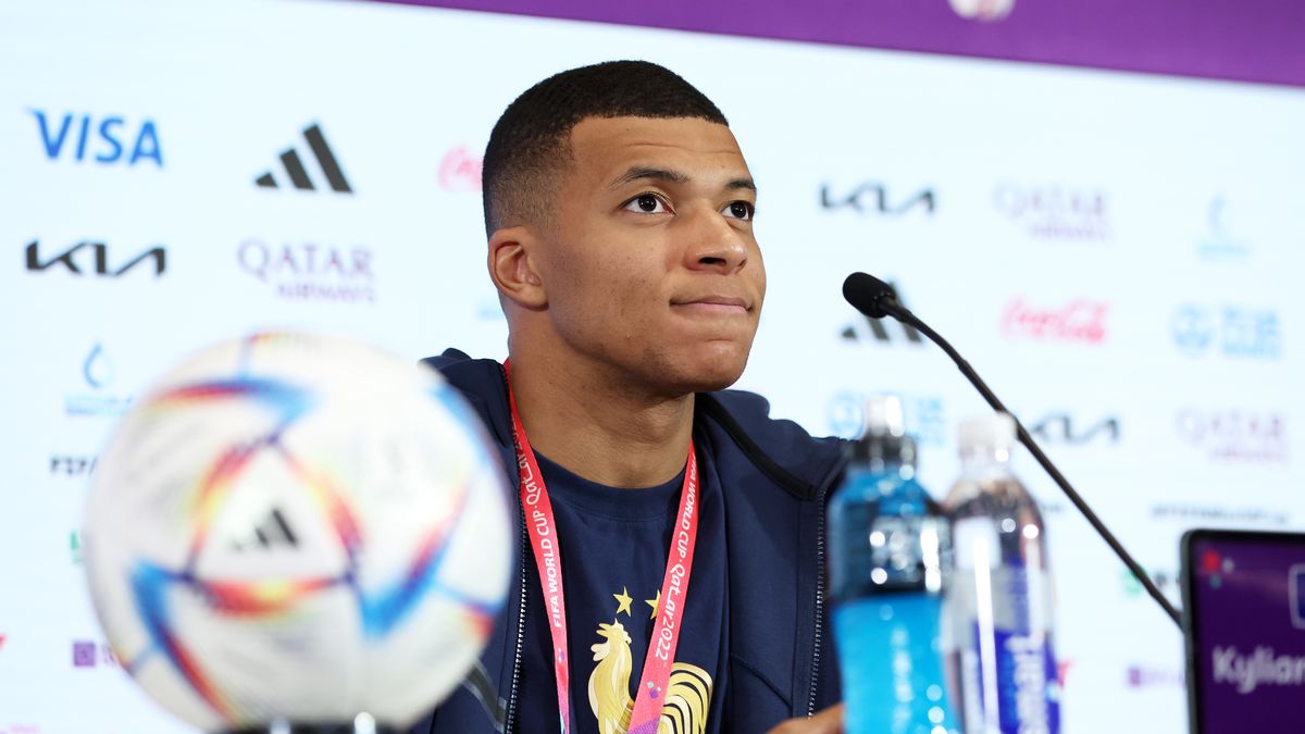 姆巴佩梅西内马尔一起踢球,对手分析梅西