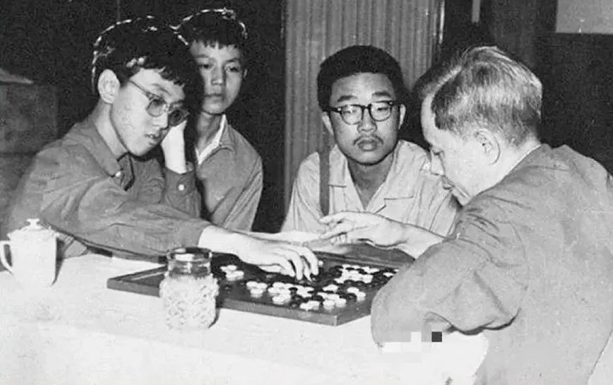 出家、劝退、造假、搞传销，“杀死”那个中国神童