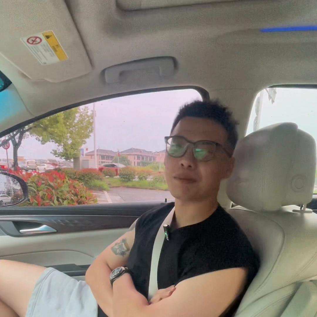 一个不会验车况的二手车搬运工,专注硬派越野的二手车搬运工