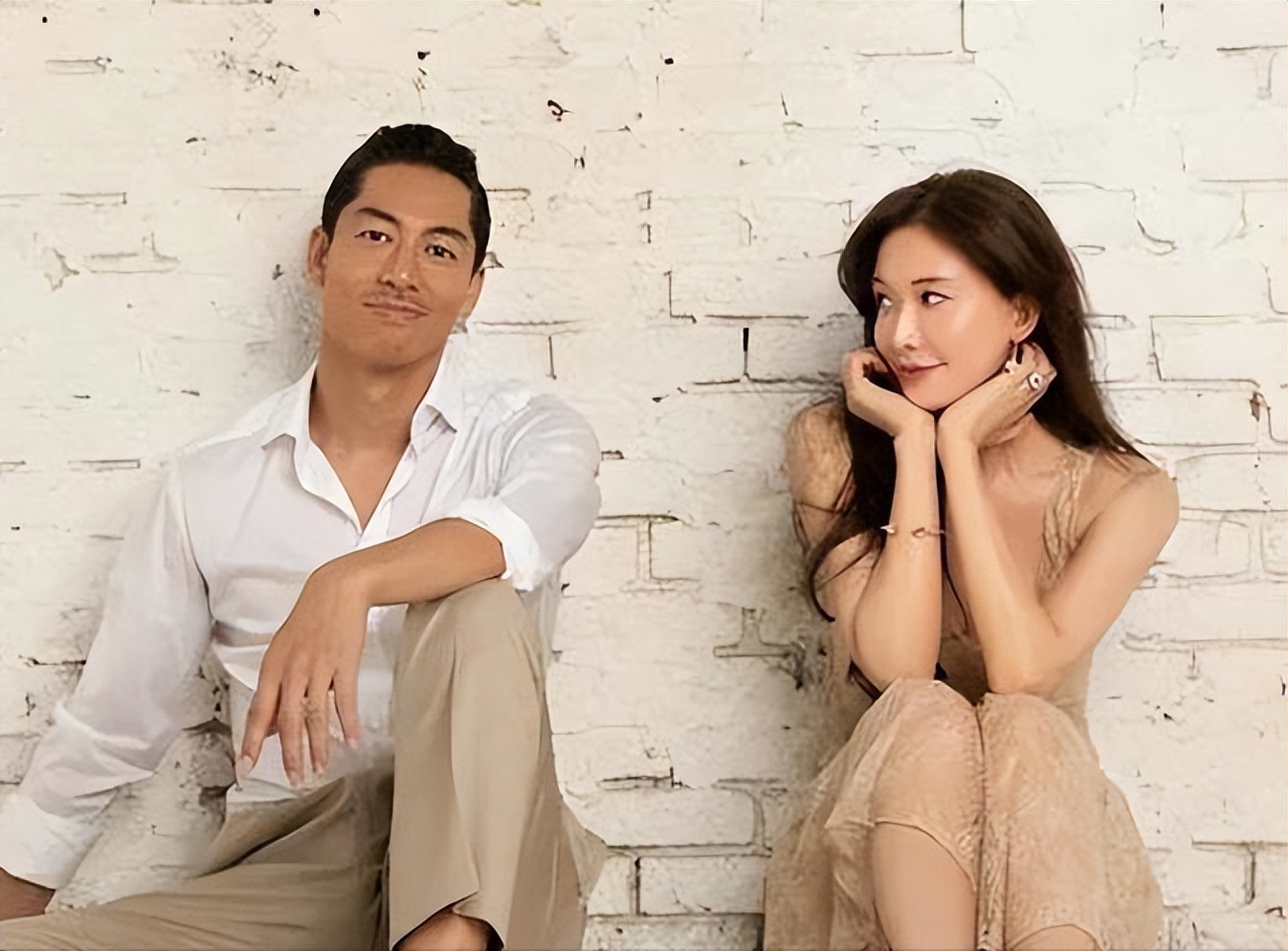 国民姐夫还是软饭姐夫？日韩过气老公争宠台湾小S力挺具俊晔