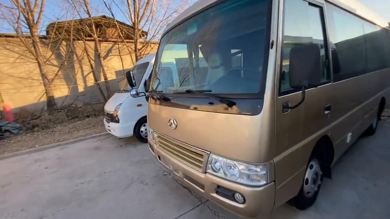 店内目前还有两台江铃考斯特，多床铺、单床铺都有，欢迎咨询