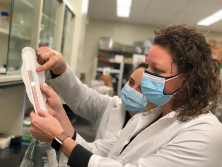 液体卫生巾表面还是湿的,液体卫生巾用法一样吗