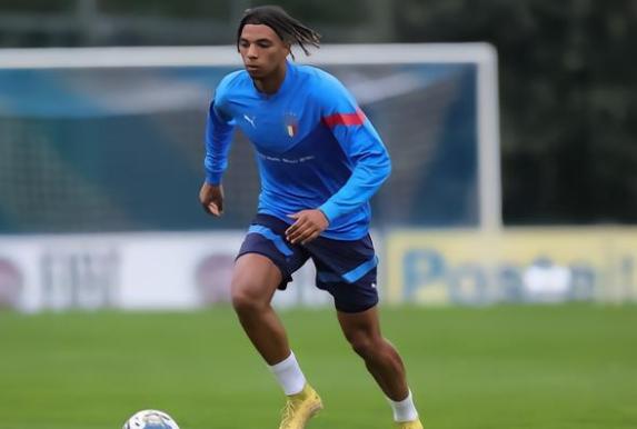 18岁意大利天才神童横空出世！新博格巴诞生，3大欧洲豪门抢疯了