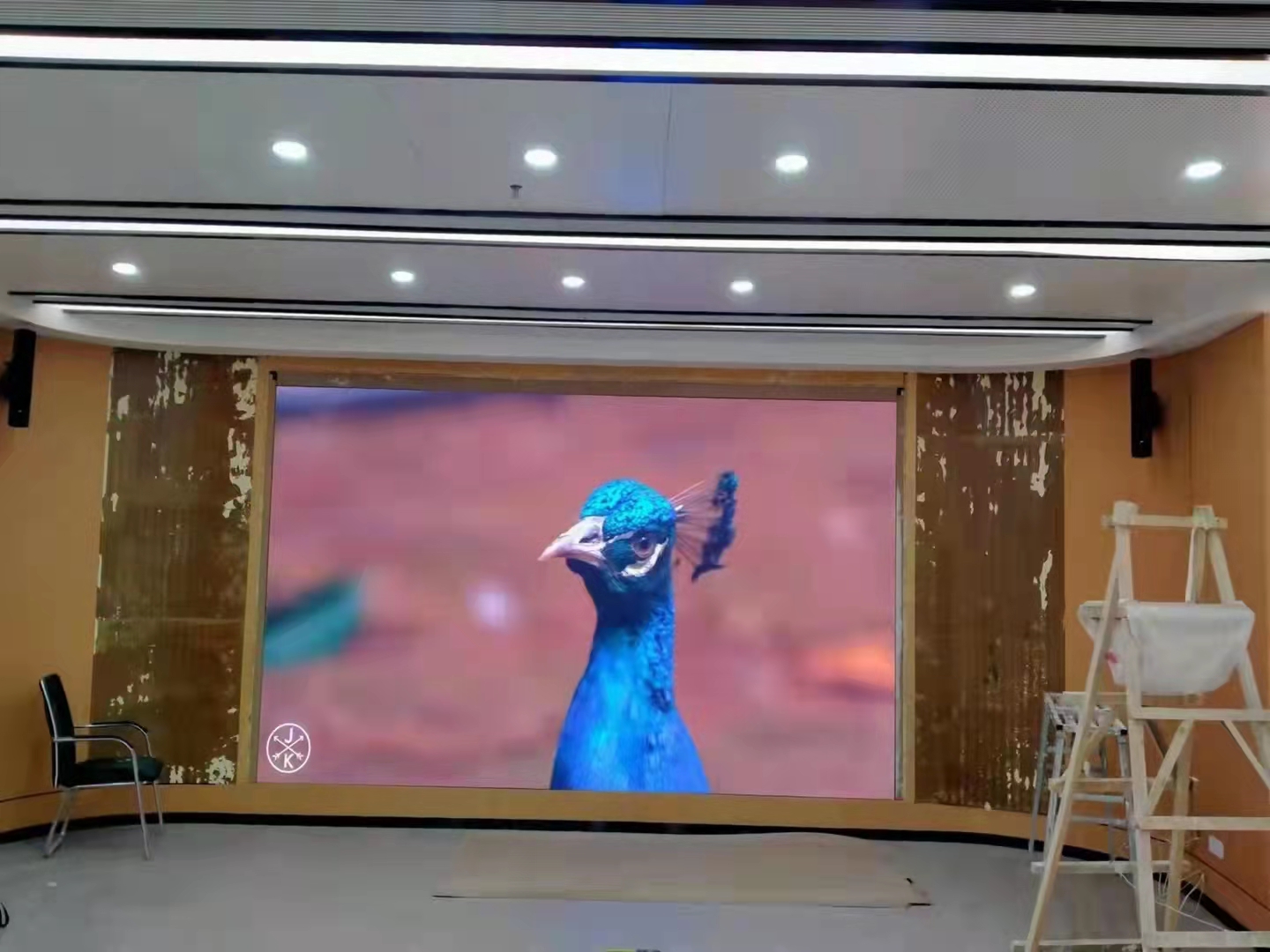 70平米会议室做多大led显示屏,会议室墙面7.2米做多大的会议屏