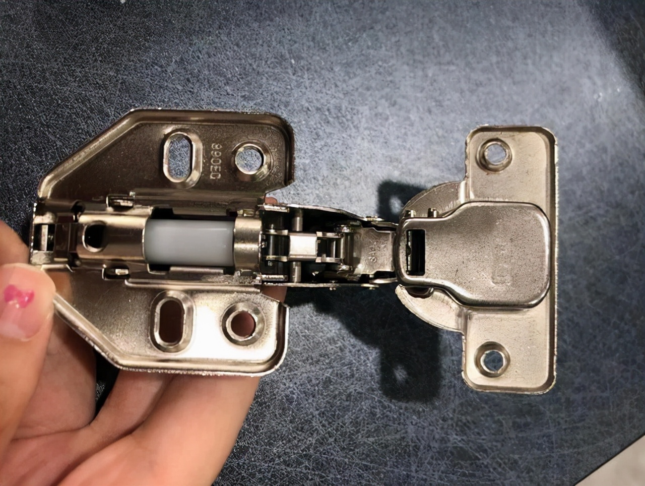 同样装修100平和200平差多少钱,同样100万二手房和新房