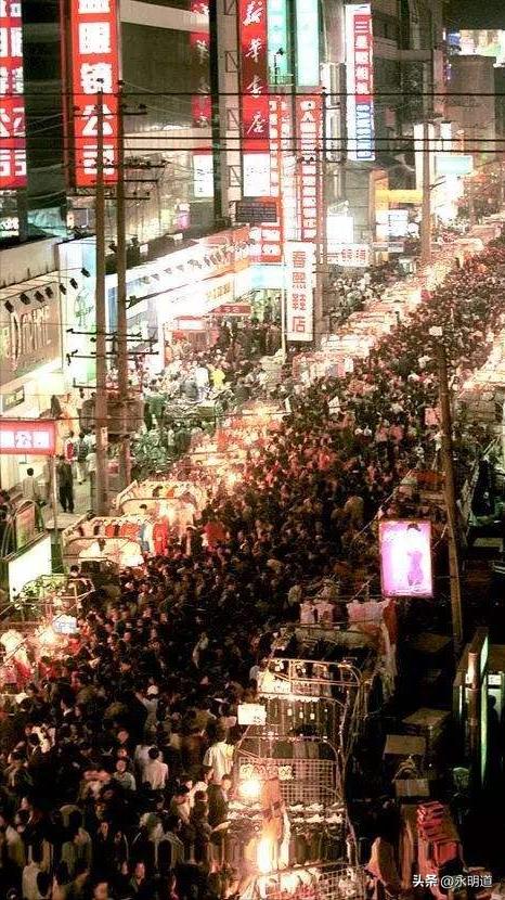 成都本地人常去的小吃街春熙路,成都2001年春熙路夜市视频