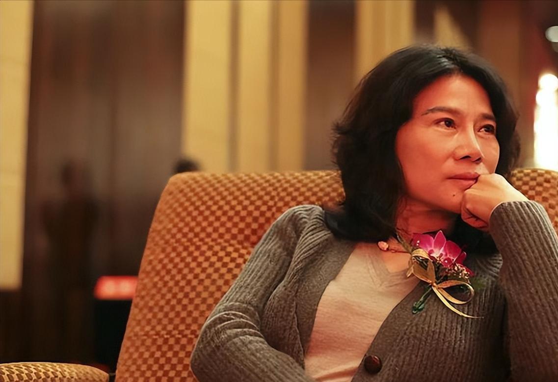 董明珠多少岁丧夫,董明珠30岁丧夫