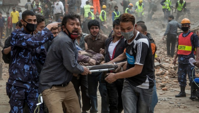 尼泊尔为啥没被印度征服,被印度三面包围的尼泊尔视频