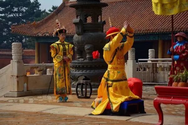 朱元璋三跪九叩,朱元璋是历史上唯一的草根皇帝吗