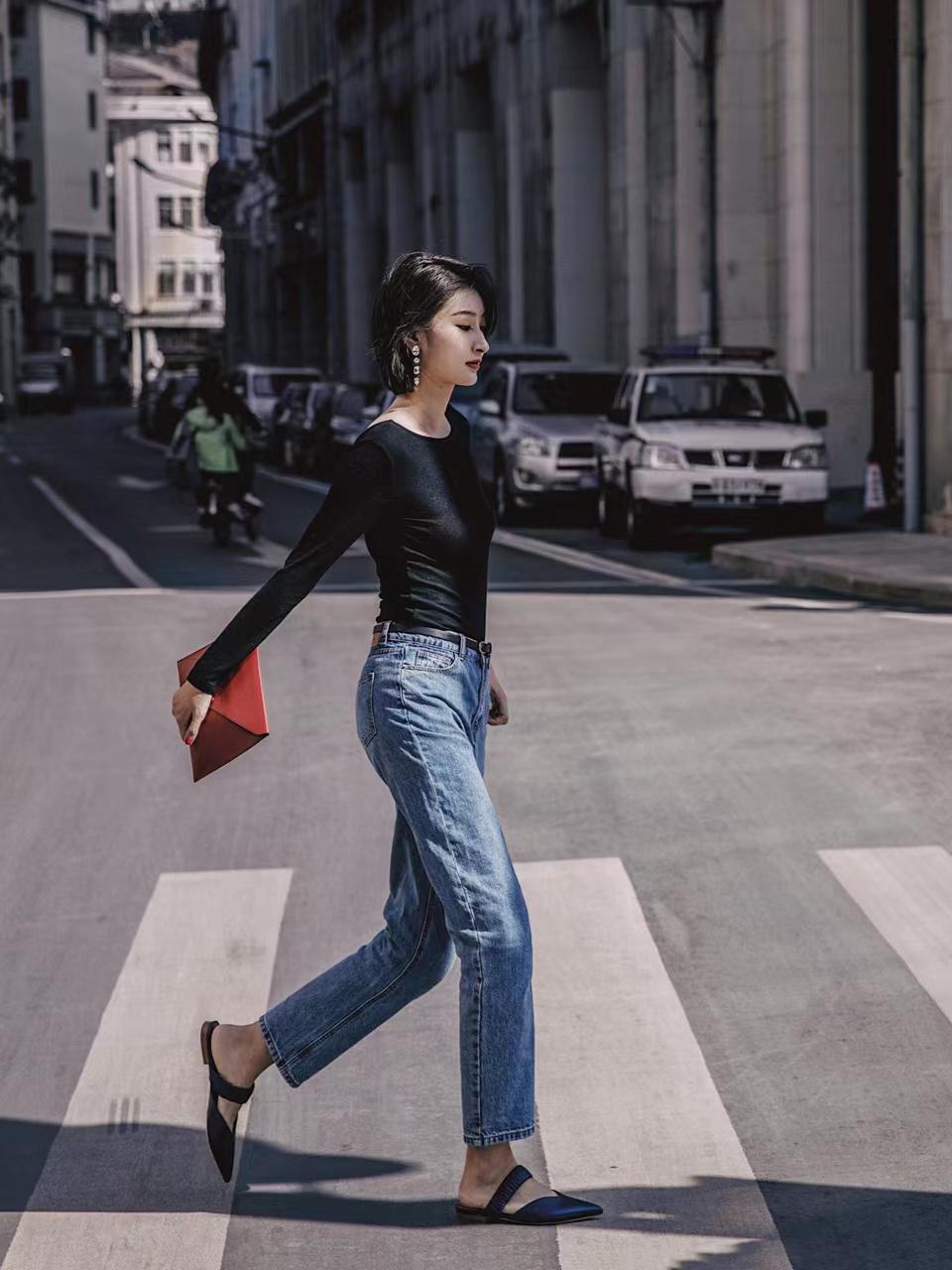 牛仔裤除了搭小白鞋还能搭什么鞋 (白色牛仔裤搭什么鞋子)