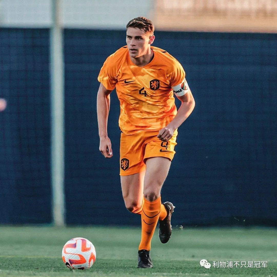 4000万欧！这个高颜值中卫，倒是挺适合利物浦