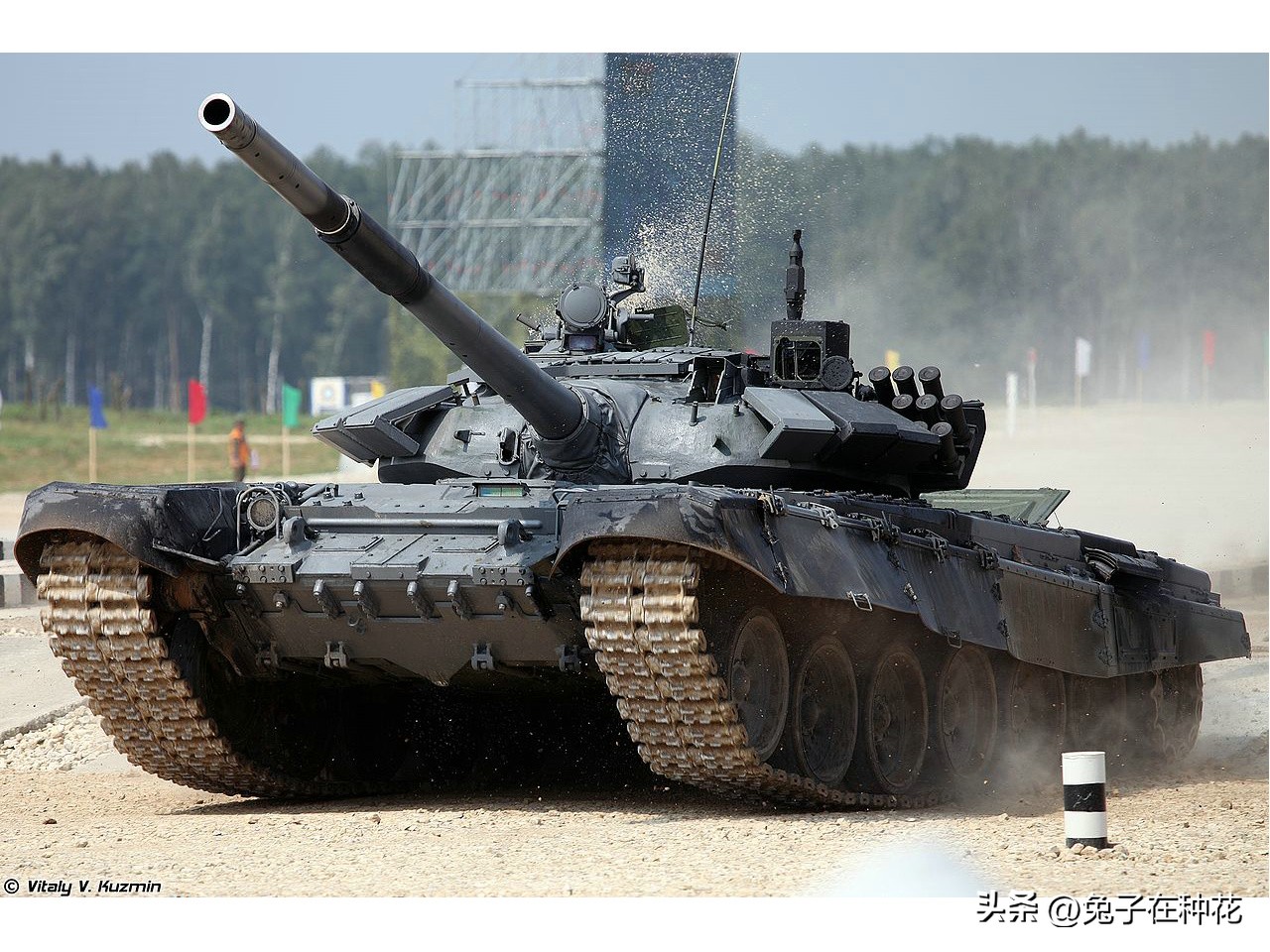 指望几十辆军援坦克硬磕俄罗斯？别忘了俄罗斯有10000辆库存