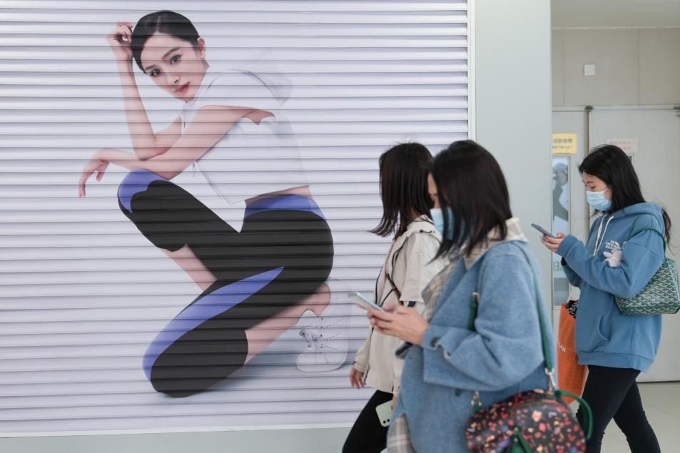 为啥同一件衣服唯品会比淘宝便宜,为什么唯品会的衣服价格忽高忽低