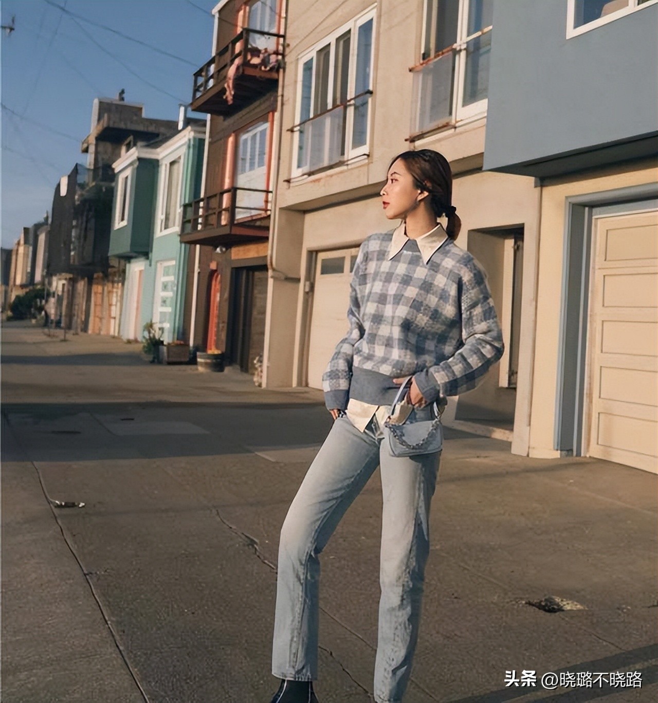 高领衫怎么搭配外套更好看,风衣半高领针织衫搭配