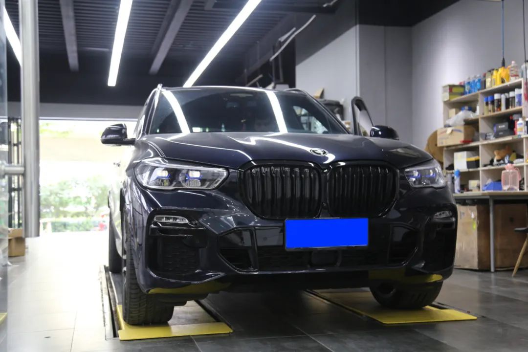 宝马x5拆刹车盘视频,宝马x5红色卡钳和蓝色卡钳的区别