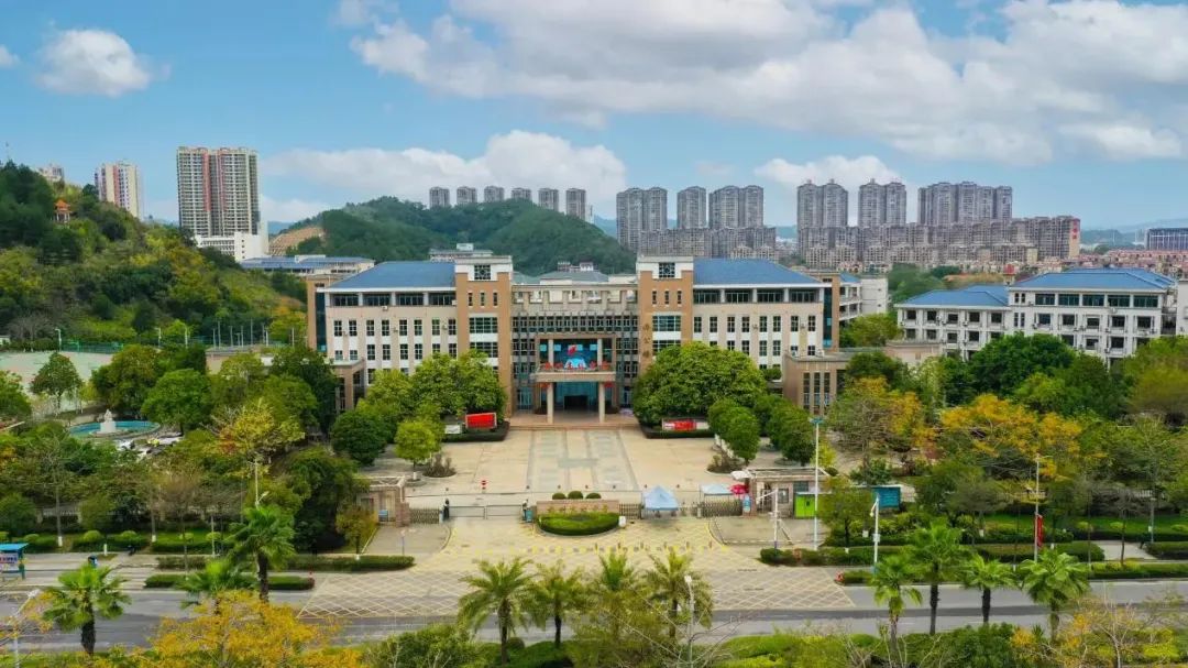 梧州高中新校门在哪里,梧州学校p图