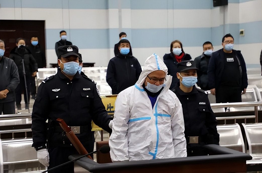 共犯的处罚根据共犯独立性,比较共犯从属理论和共犯独立理论