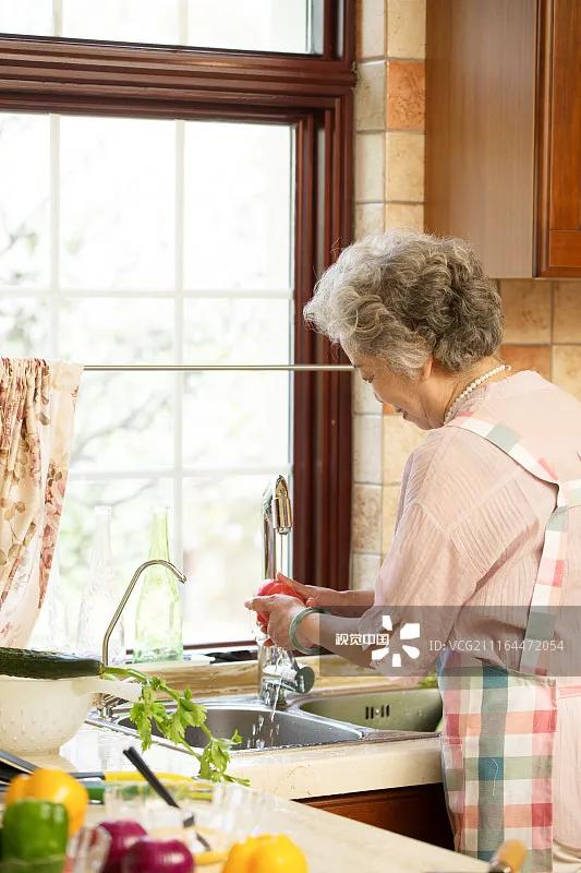 总是对奶奶发火怎么办,老是对奶奶发脾气怎么办