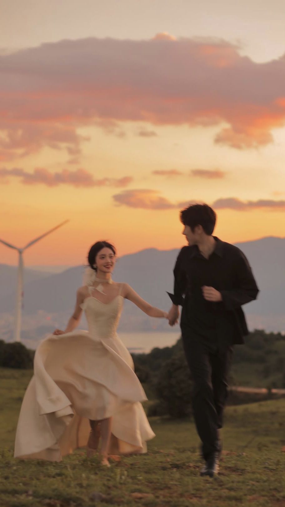 微信聊天背景图情侣海边背影,微信聊天背景图情侣专用一对