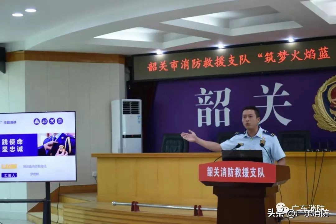 “第一个冲入水中是我亲爱的儿子!”这条留言让人泪目......