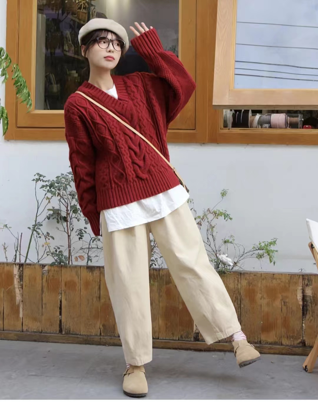 法式蝴蝶结上衣红色,红色搭配深杏色好看吗