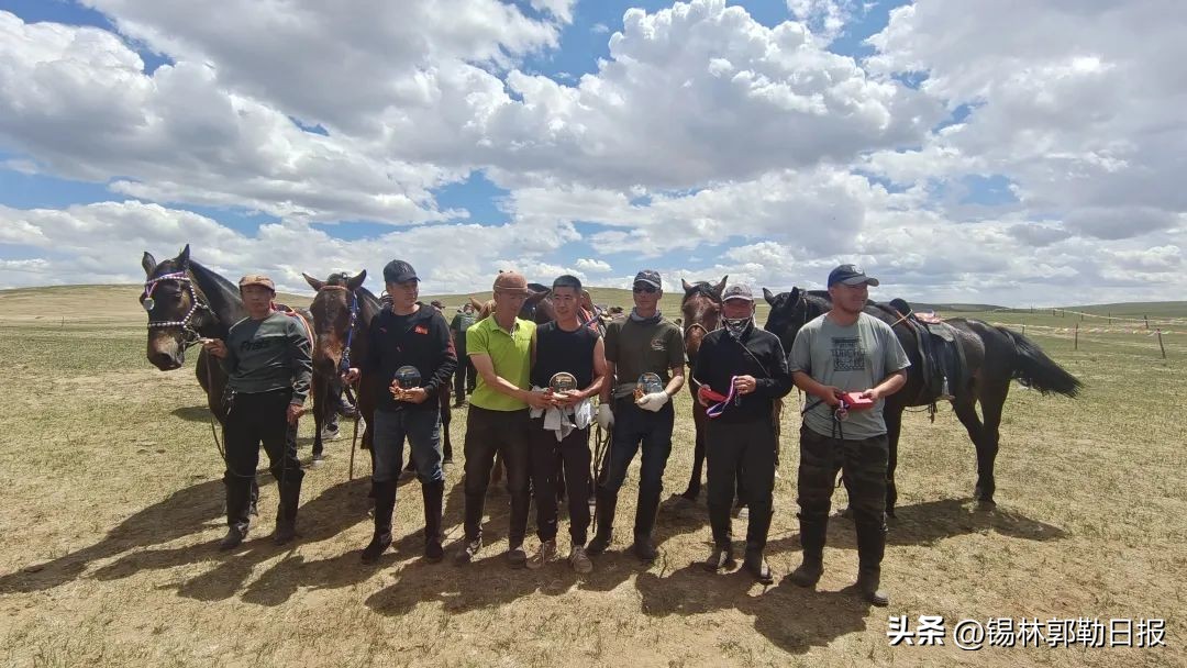 看！这场由农牧民自发组织的比赛吸近900余名游客观看！