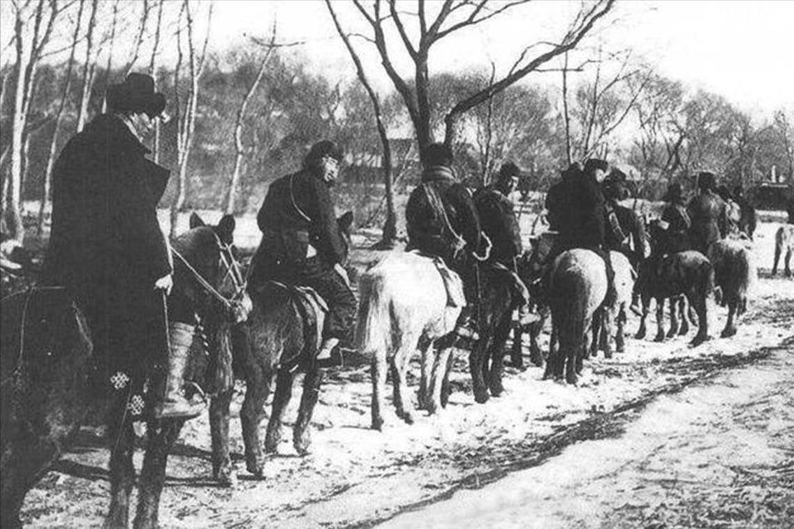金日成访华，有人竟一把搂住他脖子，后来金日成送了那人两车苹果
