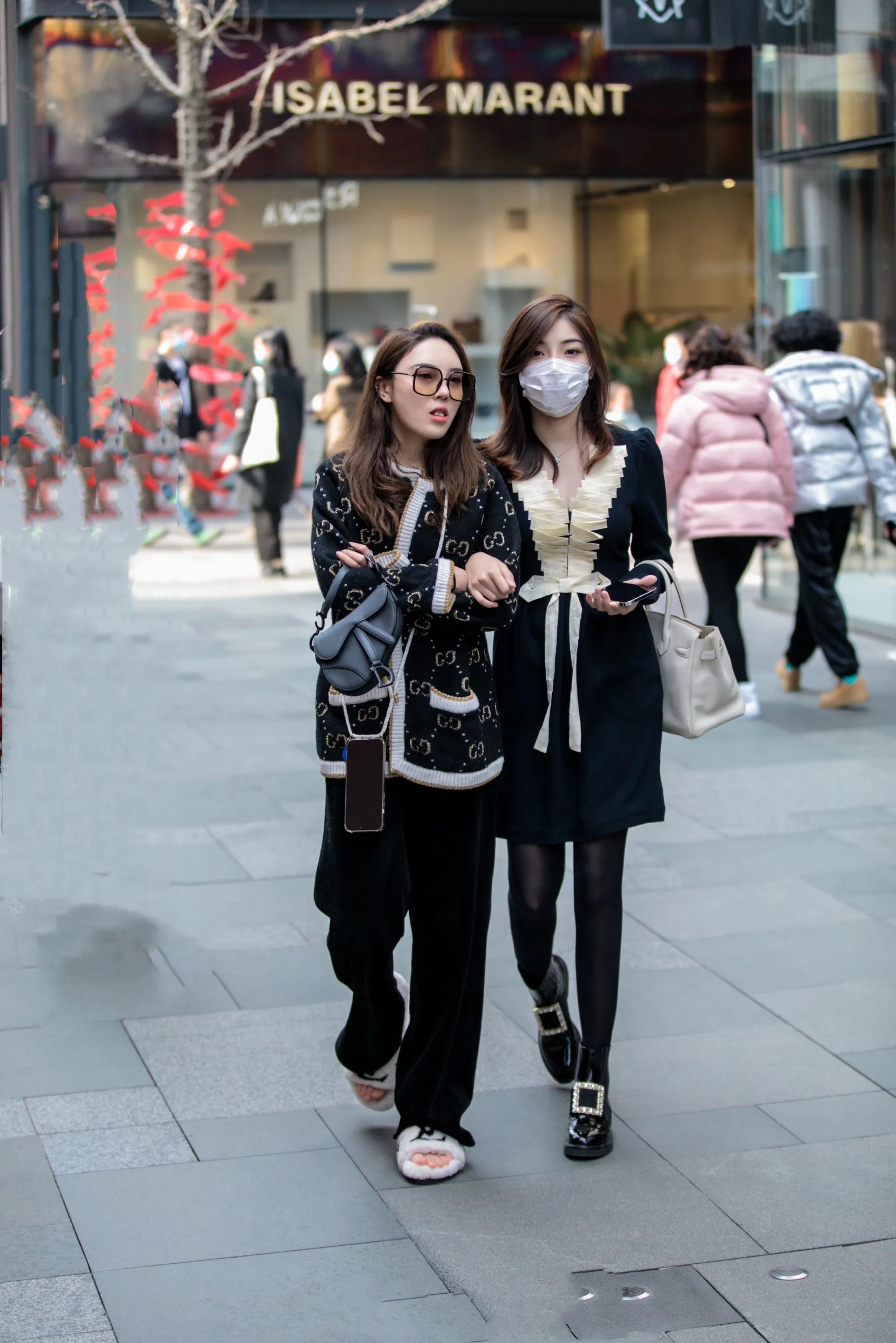 街拍闺蜜同款包,夏天背的大牌包包街拍