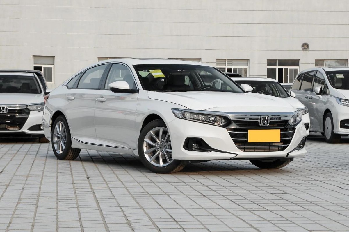 年轻人第一次买车，试完本田雅阁，再试大众凌渡L，才知道选谁好